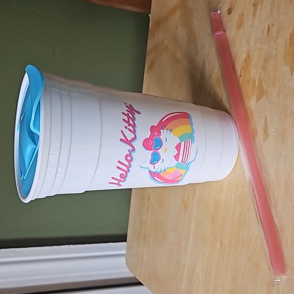 SANIRO HELLO KITTY 32 oz JUMBO COLD CUP - Picture 9 of 11